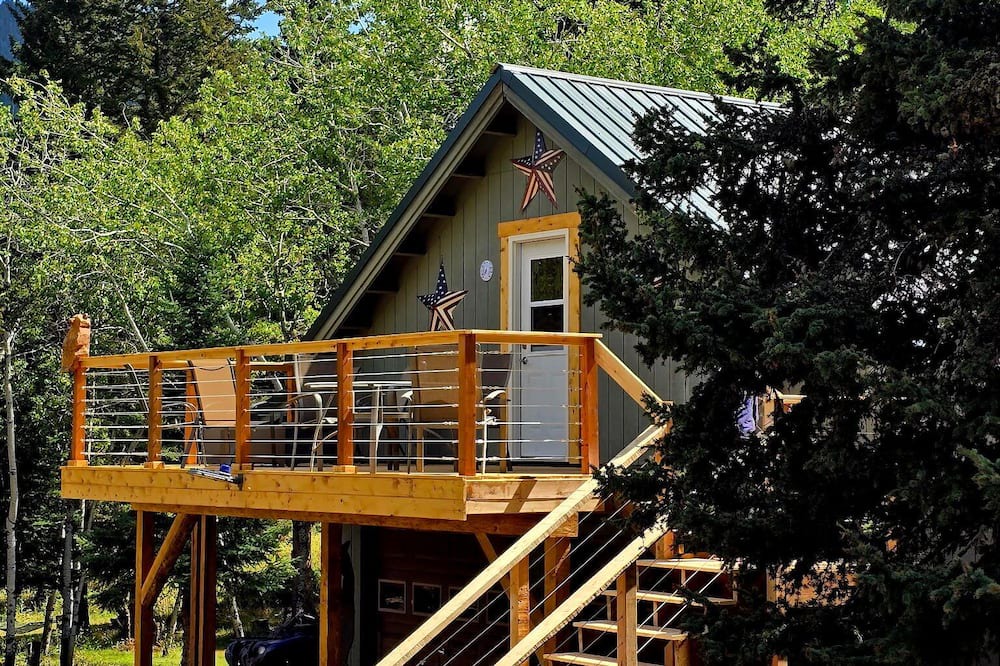 Wilsall Apartment | Peaceful getaway in the Crazy Mountains