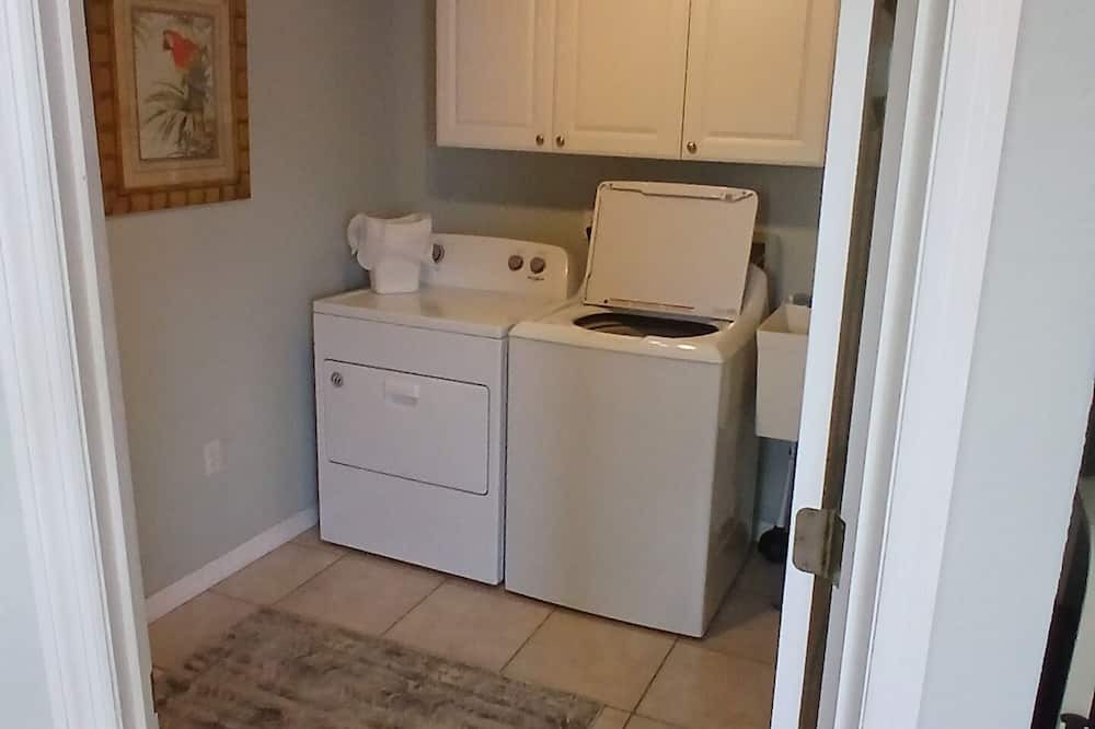 Highland Villa | Beautiful 3BR2BA FULLY FURNISHED ! Convenient to races,airport!