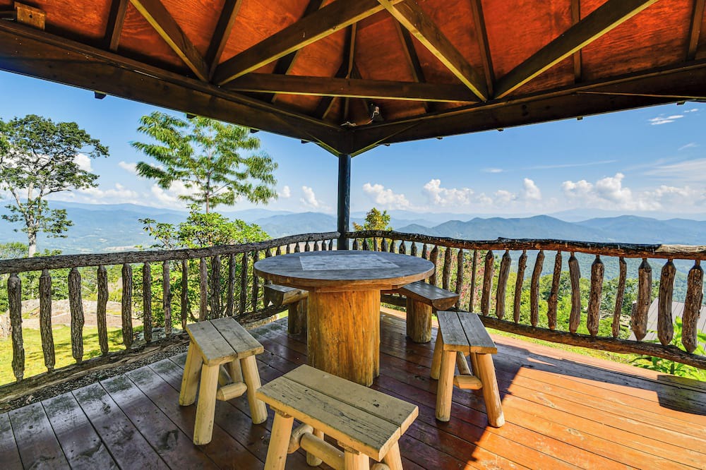 Mountain Air Condo | Condo w/Private Balcony 6 Mi to Pisgah NF!