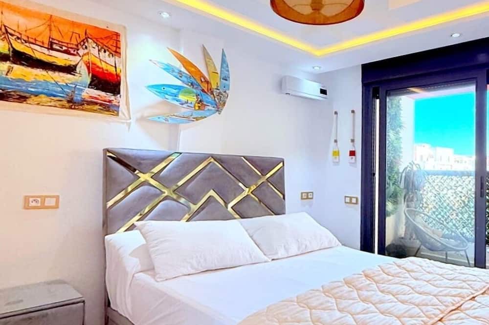 Hjar Ennhal Apartment | Layla's 3 bedroom Oceanview in Tangier with Pool