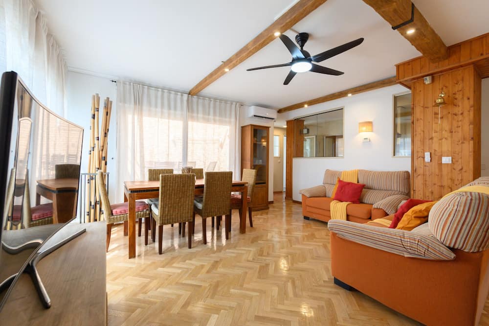 Villa de Vallecas Apartment | Family Flat with Terrace and Swimming Pool in Private Urbanisation- Madrid