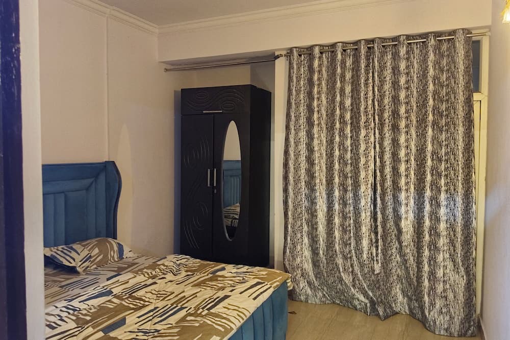 Ghaziabad Apartment | Spacious flat available on per day basis- comfort home stay
