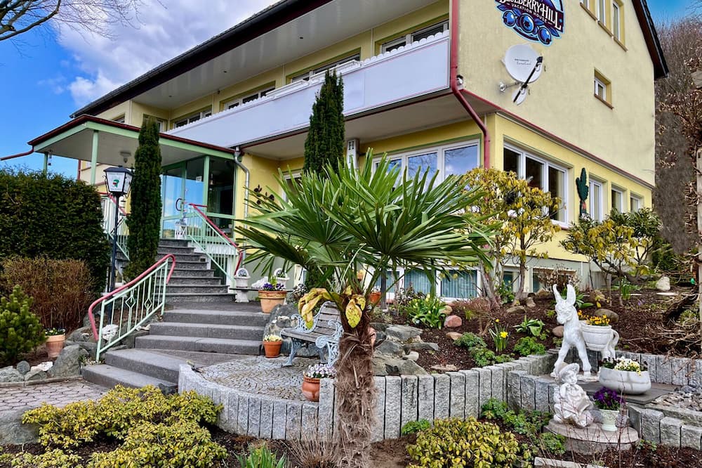 Niedersfeld House | Blueberry Hill, vacation and workation house in Winterberg for up to 29 people