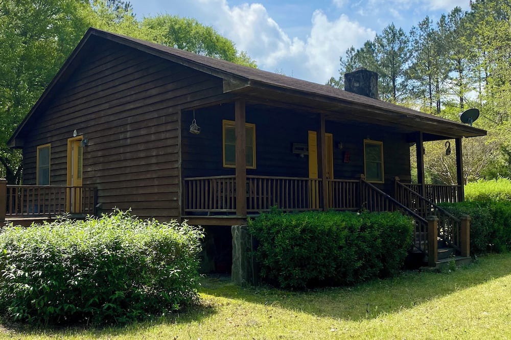 Jewell Cabin | Quiet cabin with 3 fishing ponds on lots of acres. Come enjoy the country life