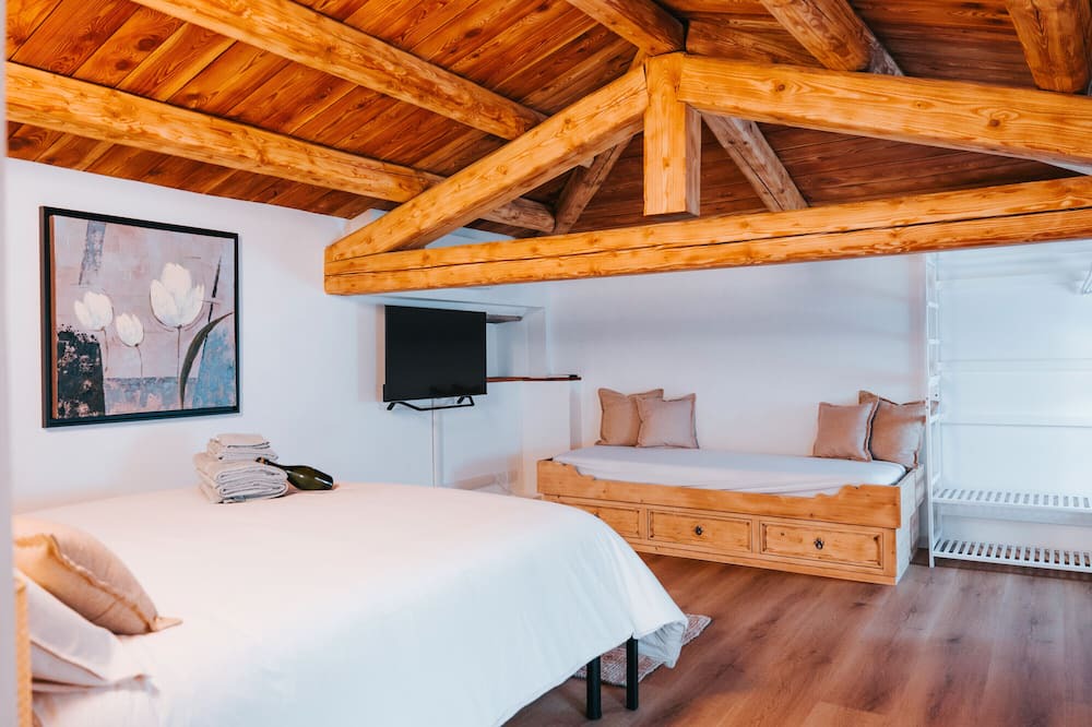 Cison di Valmarino House | Holiday Home 'Rustica E Luminosa' with Wi-Fi and Air Conditioning