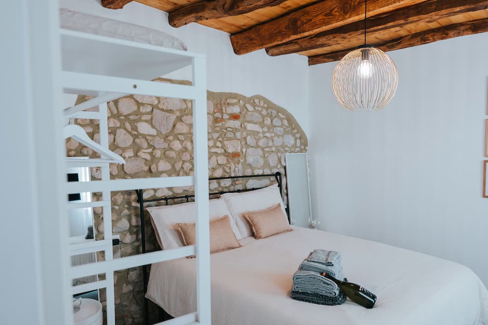 Cison di Valmarino Apartment | Room 'Rustic Charm' with Wi-Fi