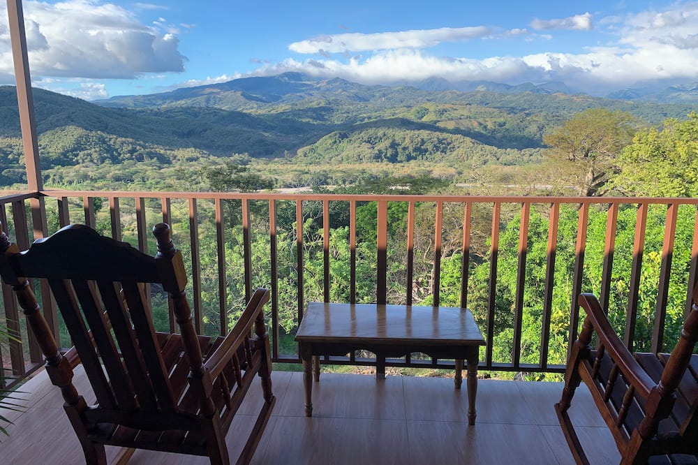 Esparza House | Connecting with nature