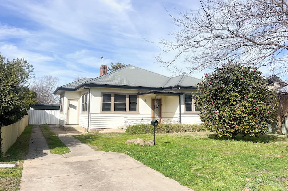 Wagga Wagga House | 14 Rhoda Avenue, Wagga Wagga