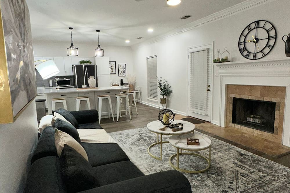 Pelham House | Cozy Pelham Cottage – Minutes from Oak Mountain Park/Pet-Friendly fees apply