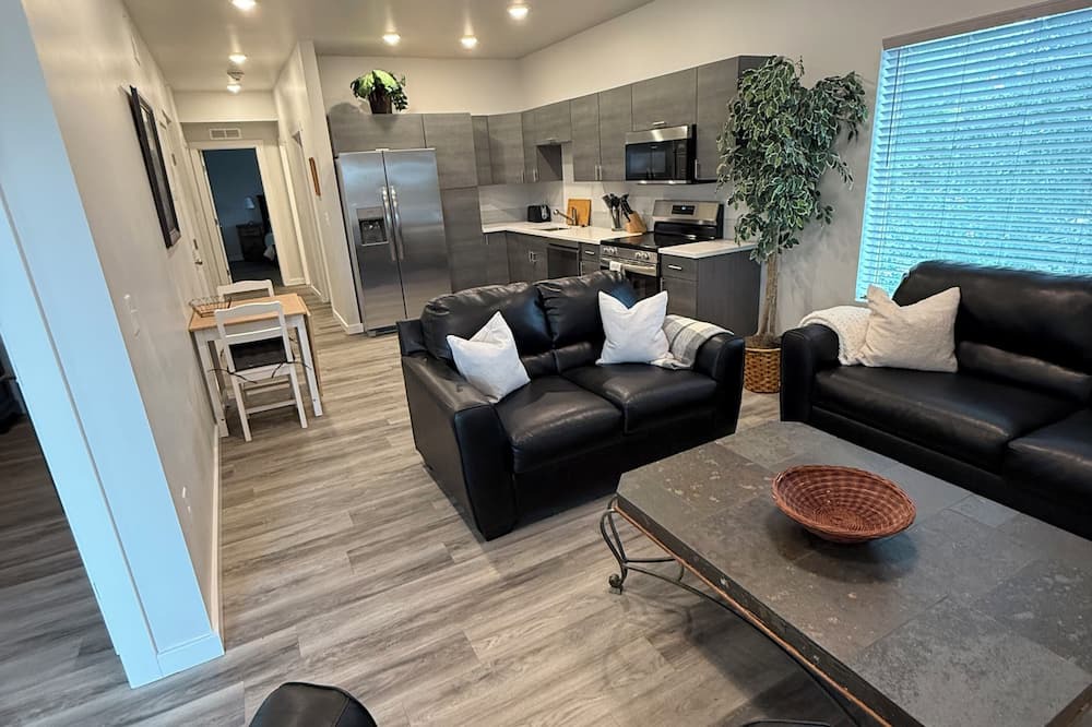 Laramie Apartment | Brand new construction, stylish 3BR/2BA apartment in Laramie 1 blk from campus