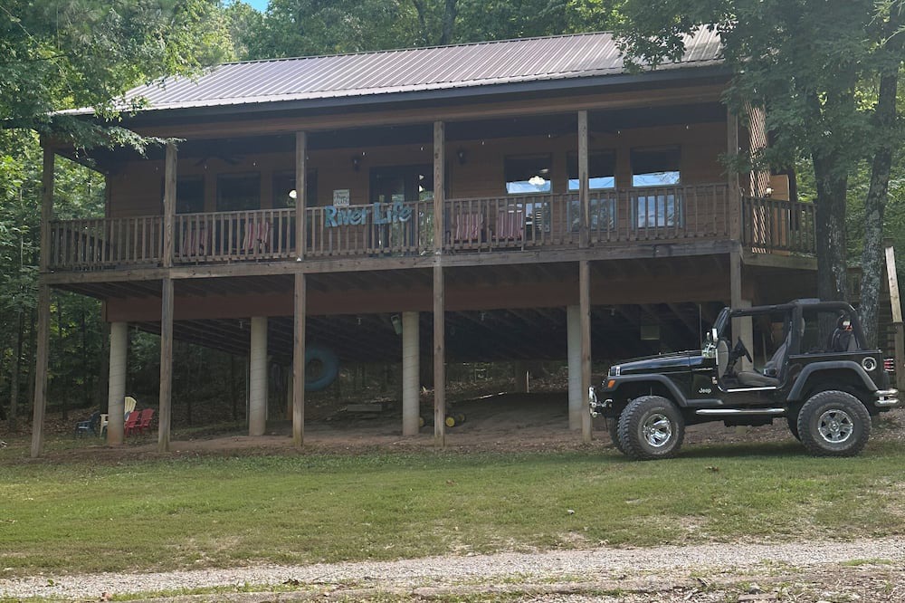 Mammoth Spring Cabin | Long Deck Tree House
