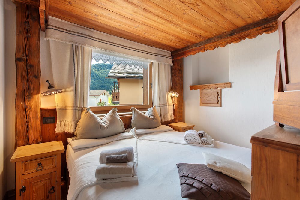 Mazod Apartment | Room 'Becca D'Aver' with Mountain View, Shared Garden and Wi-Fi