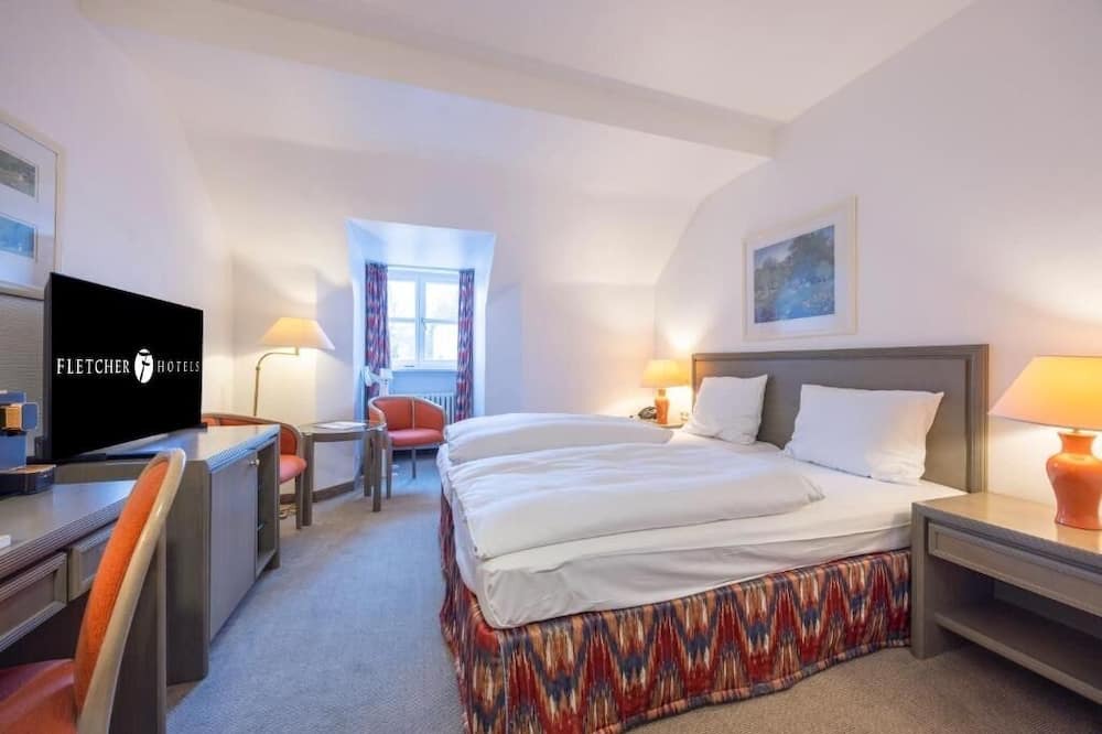 Heiligenhaus Hotel | Modern Unit With Garden Near Herminghauspark Free Parking Pet Friendly