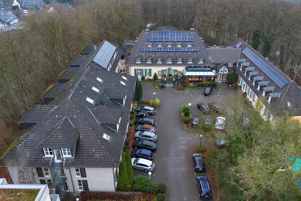 Heiligenhaus Hotel | Relax Unit Near Kettwiger Stadtwald With Bistro Dining Pet Friendly Free Parking