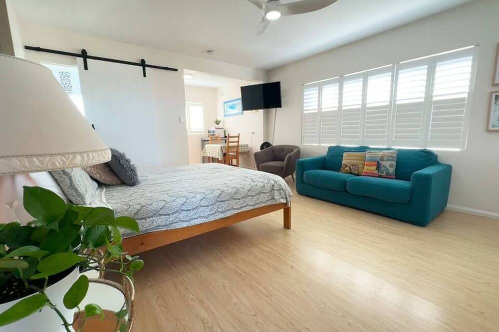 Bronte Apartment | Bronte studio w/water views Sydney's Best Suburb