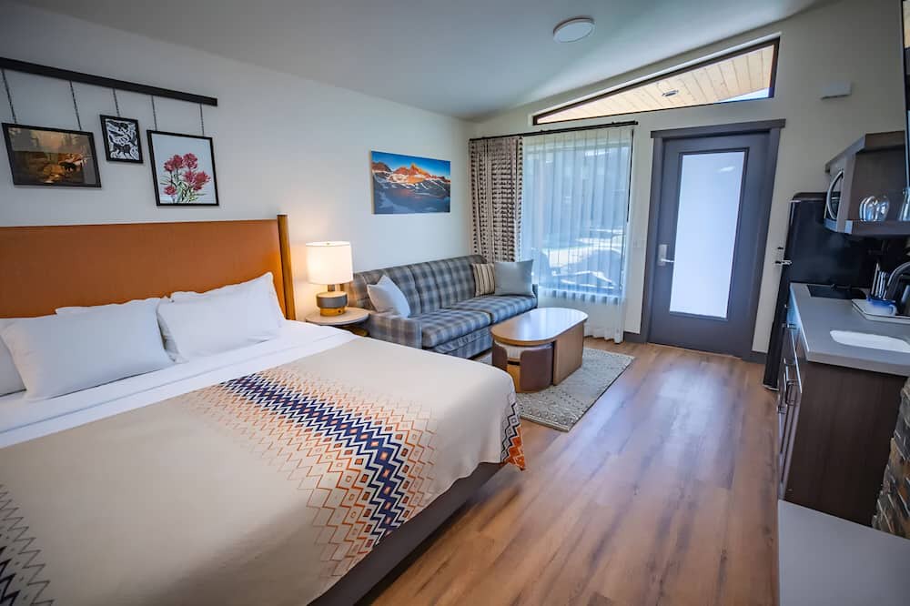 Mammoth Lakes Hotel | Room Near Yosemite Tioga Pass, Ski Rentals, Local Dining & Scenic Trailheads