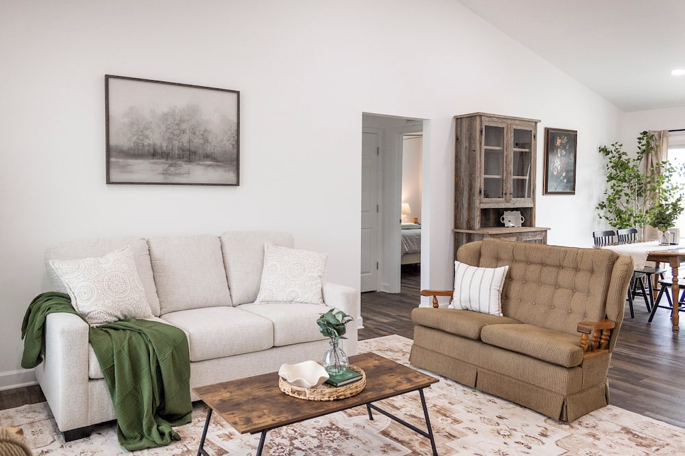 Cynthiana House | Sleeps 6, brand new, great location