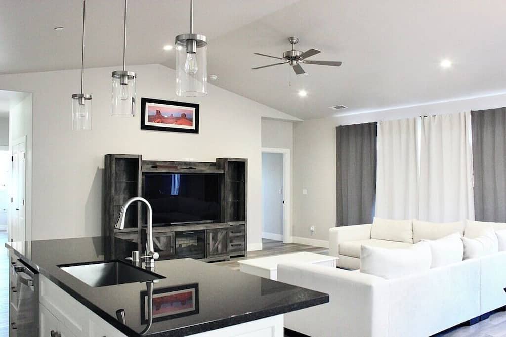 Rohnerville House | 3-bedroom house with a view