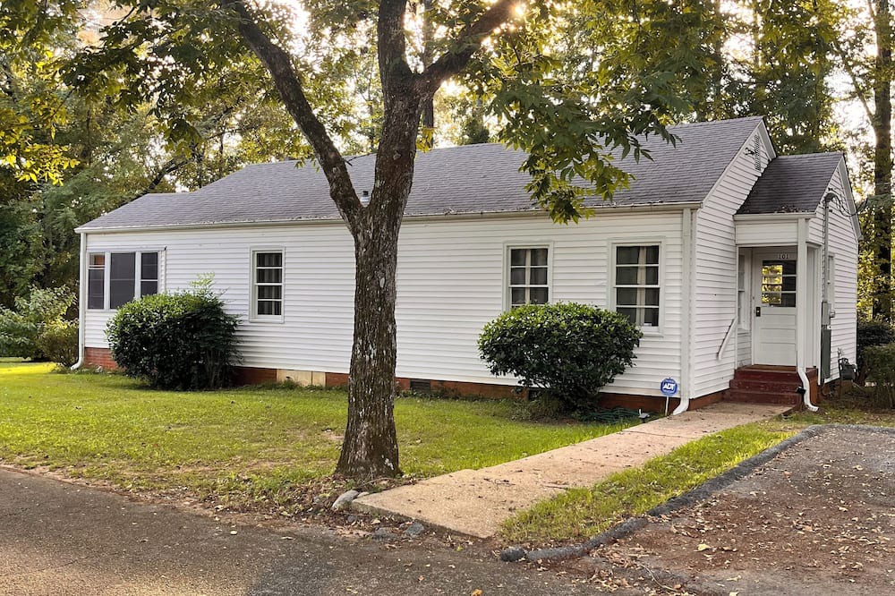 Centreville House | Charming 2BR cottage in Centreville 40 min to Saban Field @ Bryant Denny Stadium