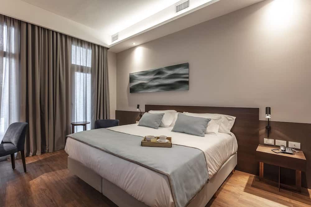 San Nicolas Hotel | Modern Room Steps from The Obelisk of Buenos Aires & Colon Theater – 5 Min Walk