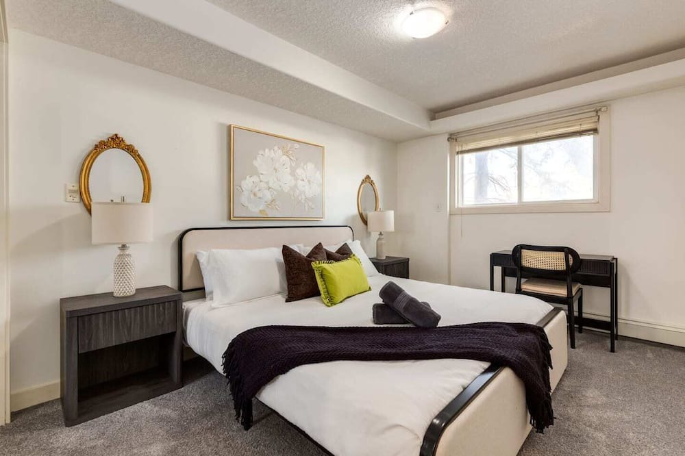 Sunnyside Apartment | Welcome to our Urban Nest in Sunnyside