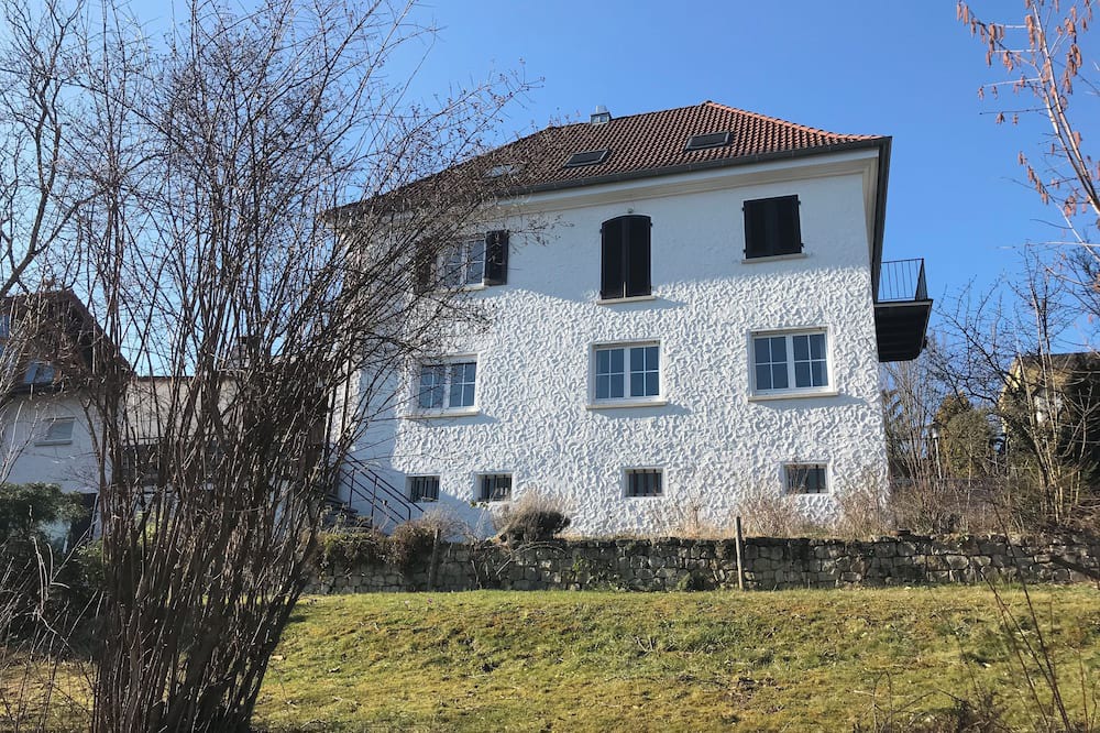 Hofherrnweiler House | Urban villa with sunny garden