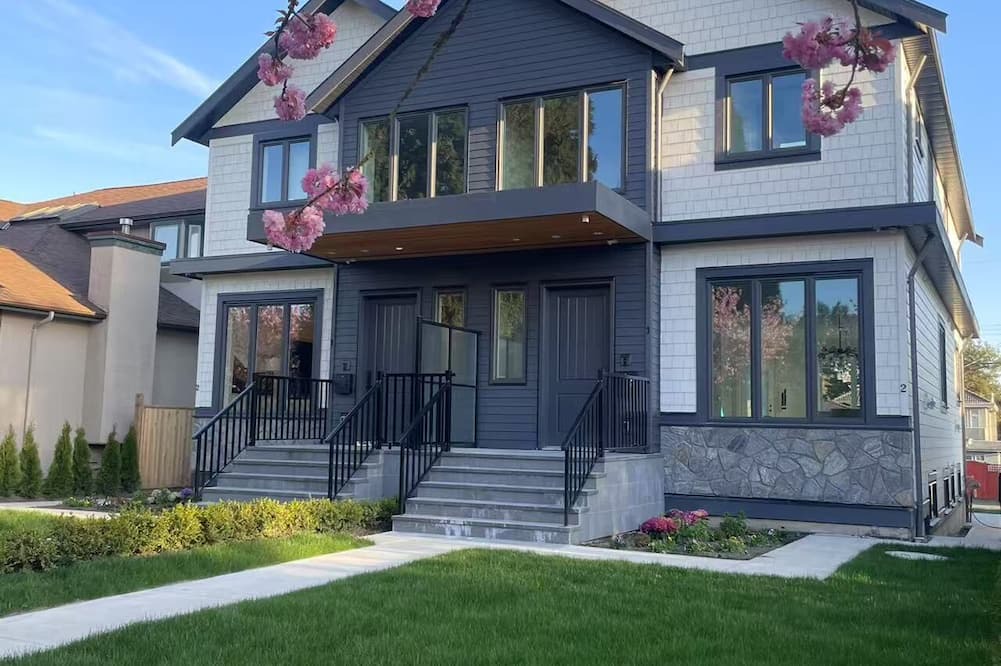 Arbutus Ridge House | Modern family friendly duplex minutes from downtown, airport, UBC, free parking.