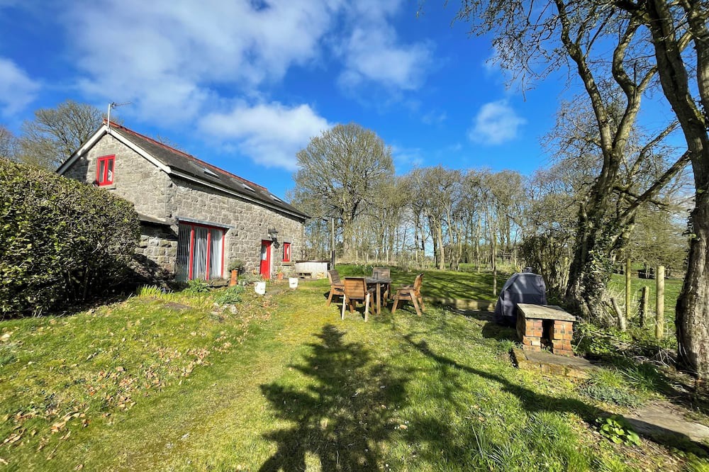 Nannerch Cottage | The Coach House North Wales, Amazing Views, Hot Tub and Log Fire