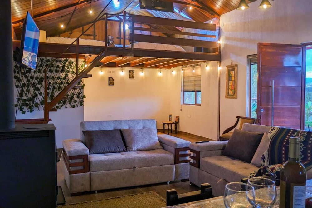 Latacunga Cabin | Ciela's Cabin with Jacuzzi Minigolf (pet friendly)