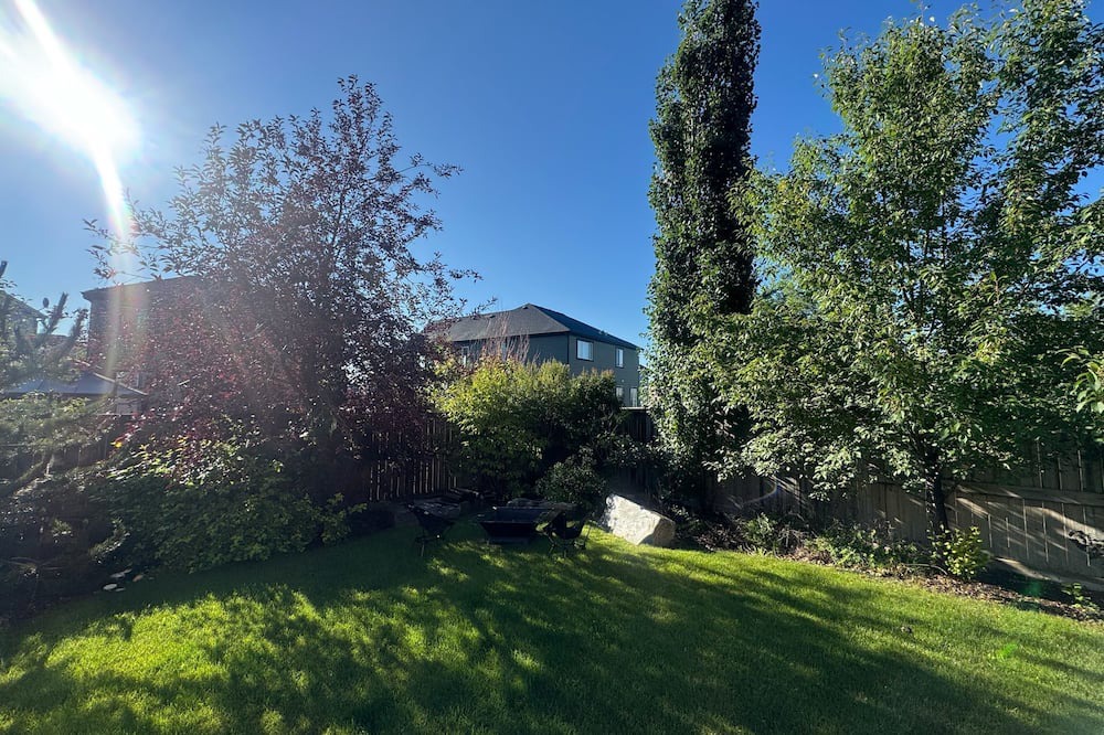 Chestermere House | Executive Home - Just Off Chestermere Lake