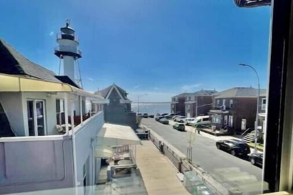 Sea Gate Apartment | Spacious 2 Bedroom with porch and backyard
