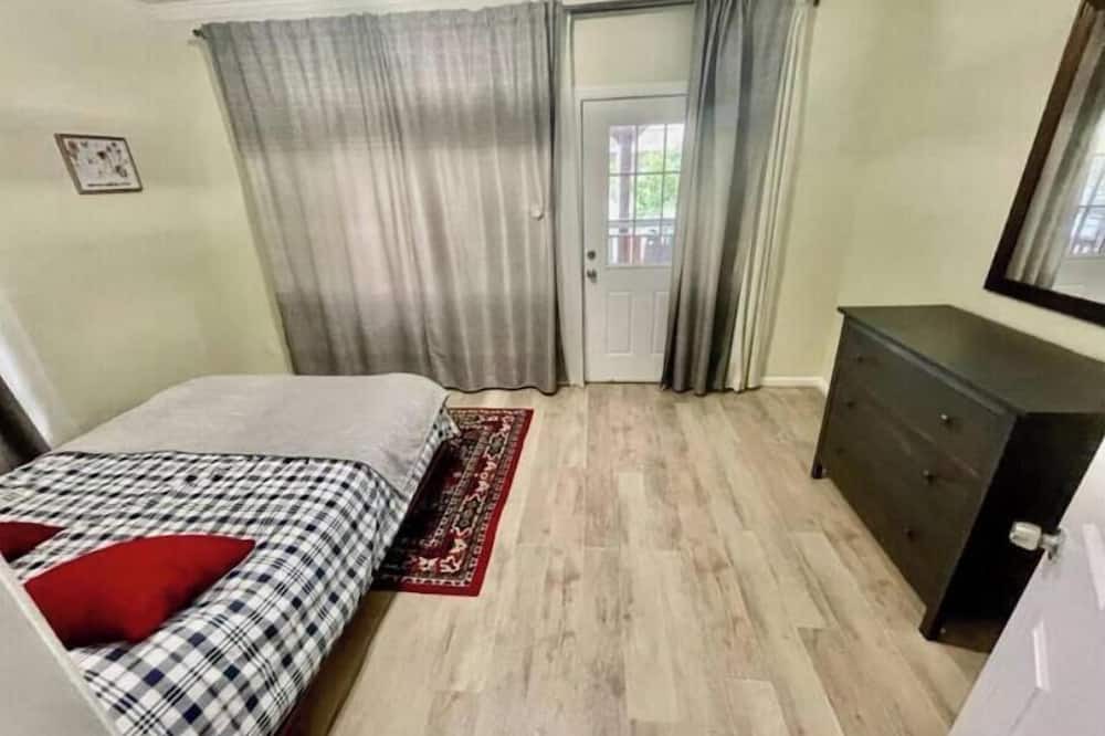 Sea Gate Apartment | Great duplex 3BR/2bth apartment on the ocean block