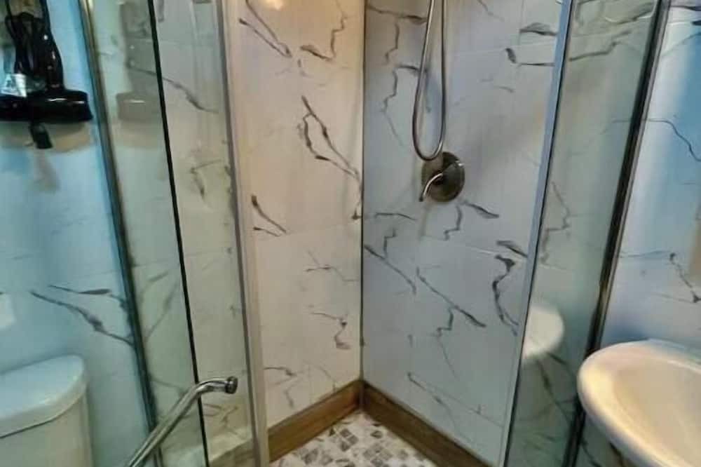 Sea Gate Apartment | Private entrance studio with bathroom