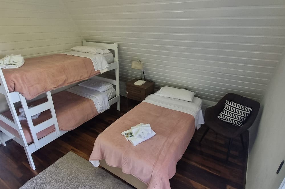 Jardim Andira House | House with two large bedrooms 5 minutes from the center.