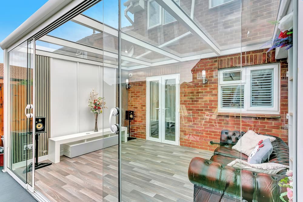Bierton House | Aspen Close – 4-Bedroom Retreat with Spa, Sauna & Gym in Aylesbury