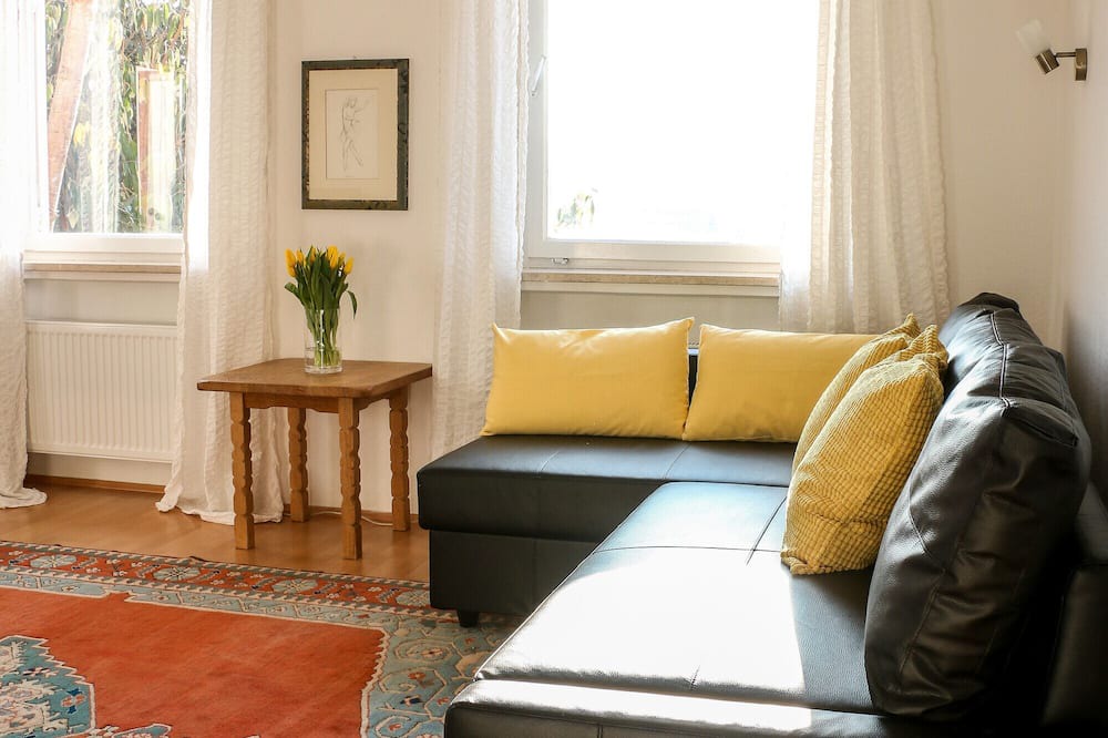 Siegsdorf Apartment | Apartment 'Hunde Willkommen' with Mountain View, Private Terrace and Wi-Fi
