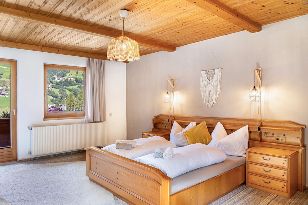 Hainzenberg Apartment | Room '16 En Suite' with Mountain View, Shared Terrace and Wi-Fi
