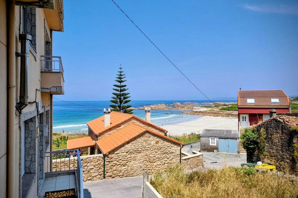 Camarinas House | Ideal house to share with family or friends, next to the beach and the mountains.