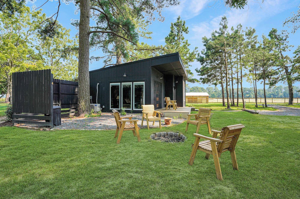 Locustville Cottage | Indoor-Outdoor 2BR on Working Farm | Creek View