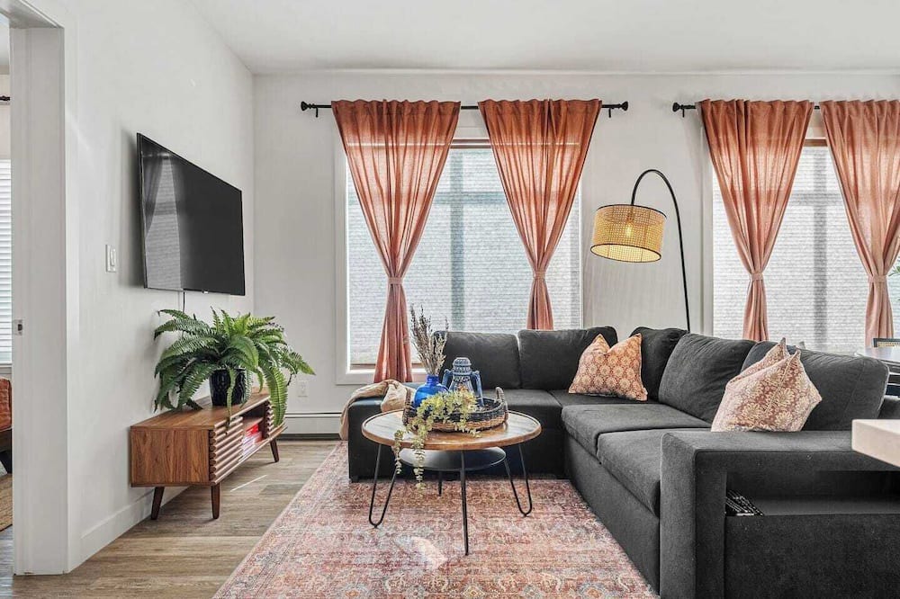 Whyte ave Condo | Stylish ground-floor suite steps from Whyte Ave, cafes, and river trails
