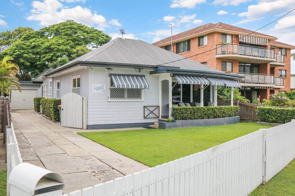 Forster House | Summer Breeze Lake House