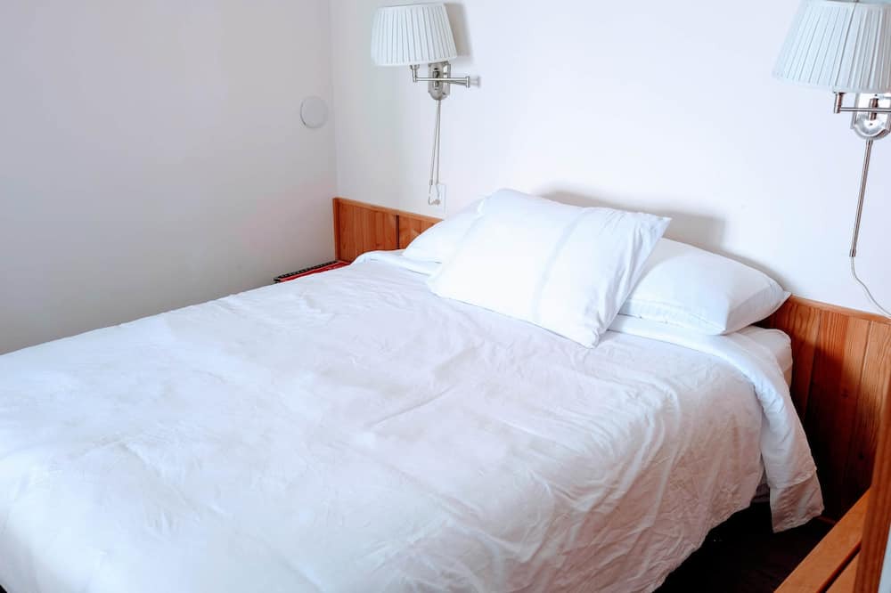 Alert Bay Apartment | The Cedar Suite, Central Apartment, Waterfront, 2 Beds