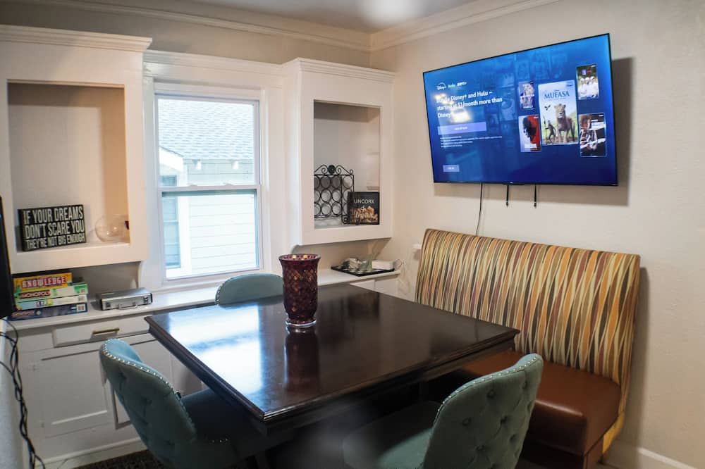 Birmingham House | Two levels of entertainment!