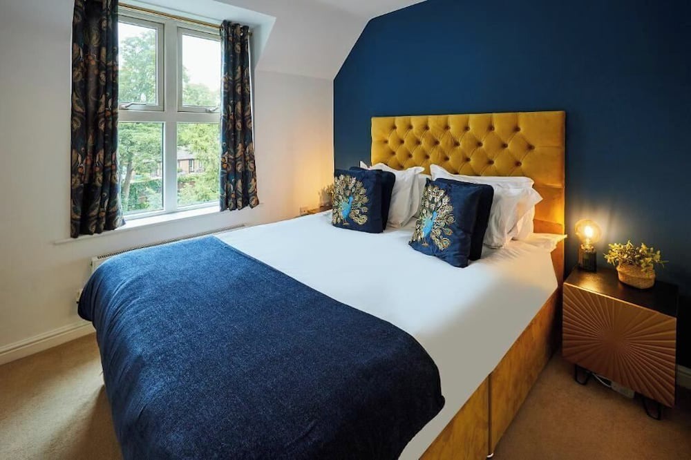 Oadby Apartment | Hermitage Court Apartment - Sleeps 6