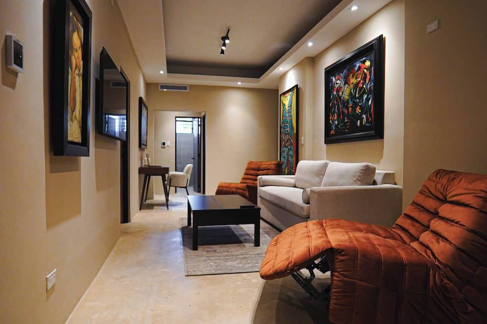 Santurce Apartment | "Dream apt: 8BD, 6BA, parking.