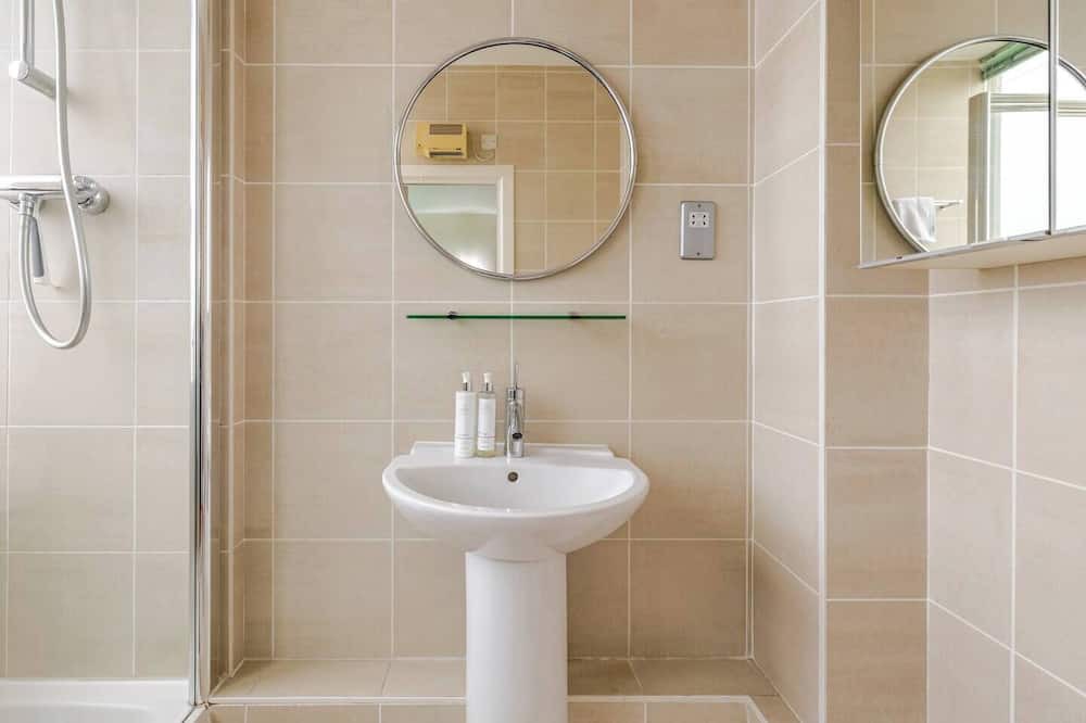 Wapping Apartment | 4 Bed High Rise Apartment Close to Tower Bridge with AC