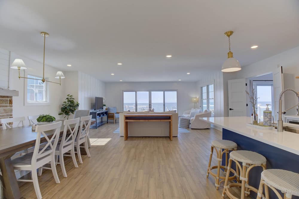 Huron House | Gorgeous Waterfront Retreat - 4bdrms/3.5bths