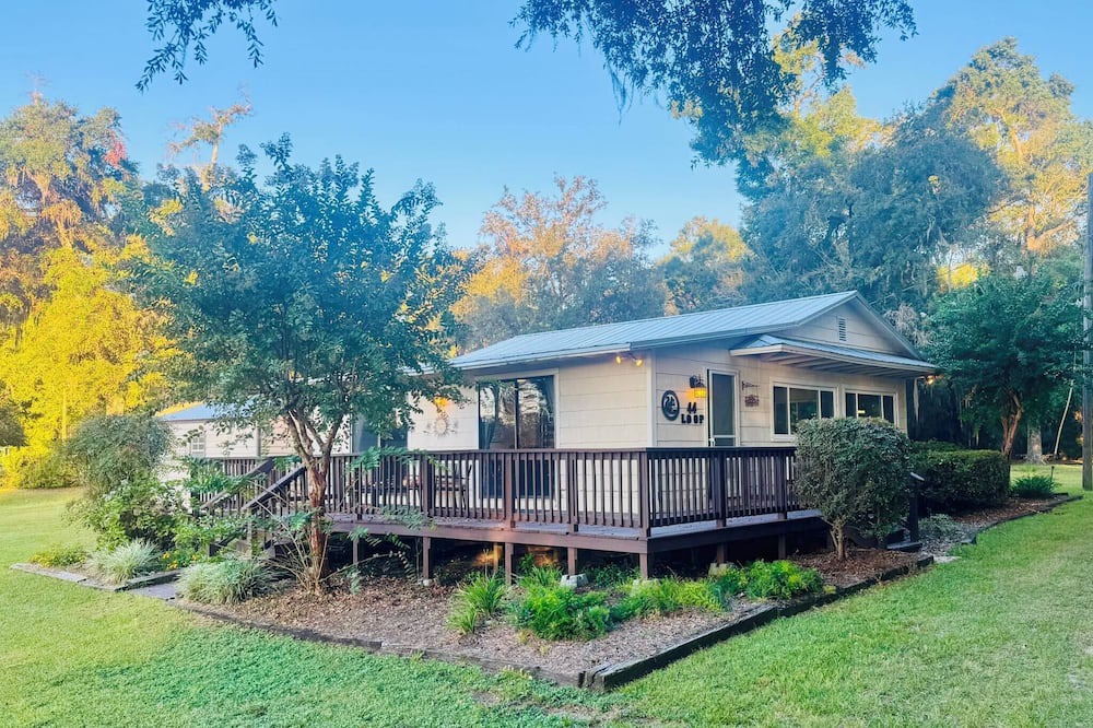 Quincy Cottage | Lake Talquin cozy 2-bedroom cottage w/peaceful lakeview. 35 minutes from FSU.