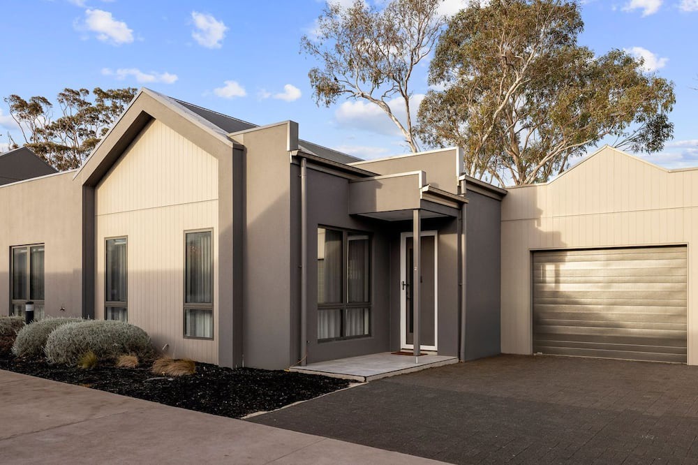 Rhyll House | Rhyll Family Escape in Rhyll