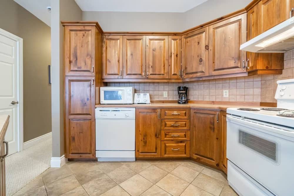 Saint-Faustin-Lac-Carre Condo | 🏔️ Luxurious Ski-In/Ski-Out Mountain Retreat at Mont-Blanc – Sleeps 8